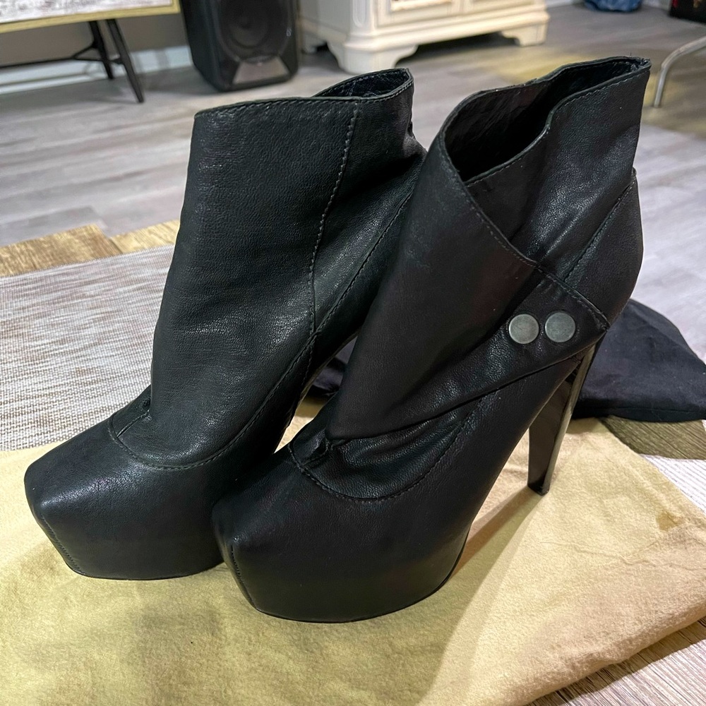 Alice + Olivia Shoes Size 8
